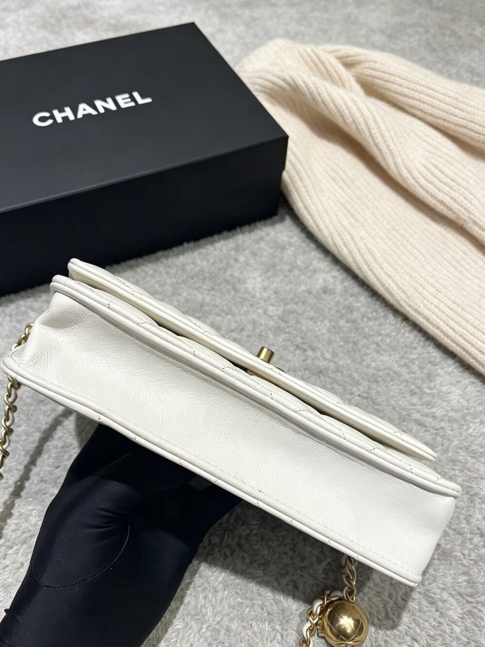 Chanel Pearl Ball Chain Wallet with White Leather Woven Strap - Picture 2 of 5